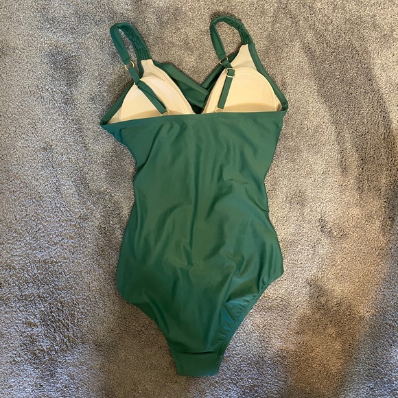 Women’s one pieces bathing suit - Picture 2 of 2